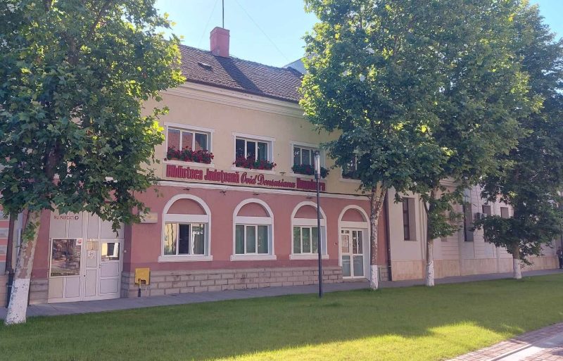 Biblioteca județeană „Ovid Densușianu” aduce teatru, balet, muzică, robotică și carte în „Noaptea Bibliotecilor” de la Deva