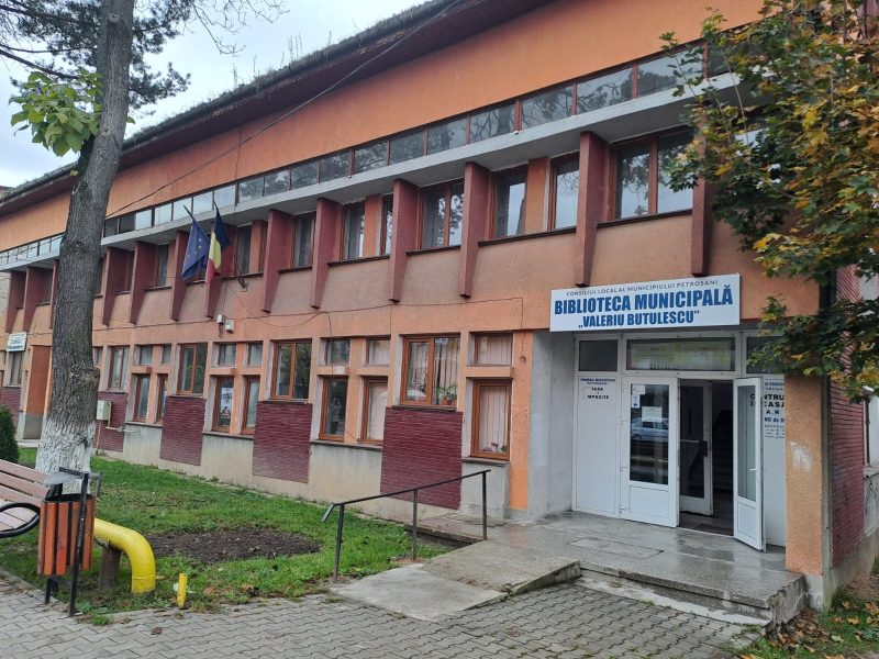 Eroul Național Avram Iancu, omagiat de bibliotecarul Avram Iancu, la Biblioteca Municipală „Valeriu Butulescu” din Petroșani