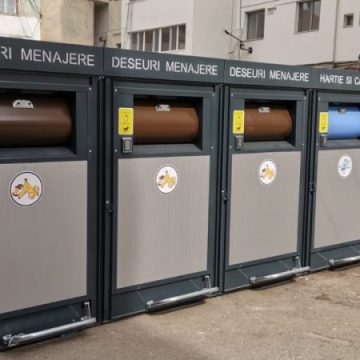 La Vulcan se montează insule ecologice pentru colectarea deșeurilor