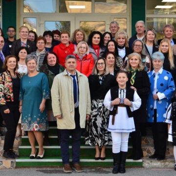 Centenarul Școlii gimnaziale nr. 2 Lupeni cu „fire țesute în pânza unui veac”