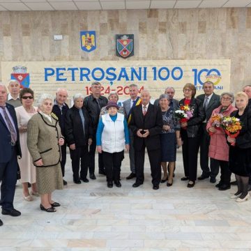 Bunicii din familiile „de aur” ale Petroșaniului au fost onorați cu prilejul Zilei Internaționale a Vârstnicilor