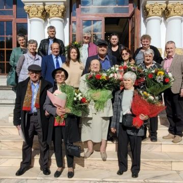 Diplome de fidelitate pentru familiile de aur ale Lupeniului, de Ziua Vârstnicilor