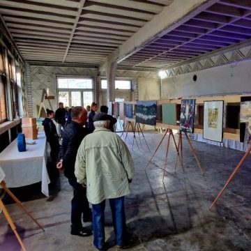 ”Noaptea albă a galeriilor” a adus lumina artelor plastice la Exploatarea Culturală Petrila