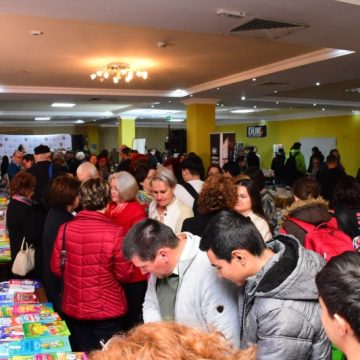 Debut cu dreptul la ediția a XXIII-a a Salonului Hunedorean al Cărții de la Deva