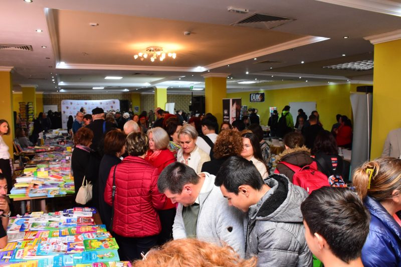 Debut cu dreptul la ediția a XXIII-a a Salonului Hunedorean al Cărții de la Deva