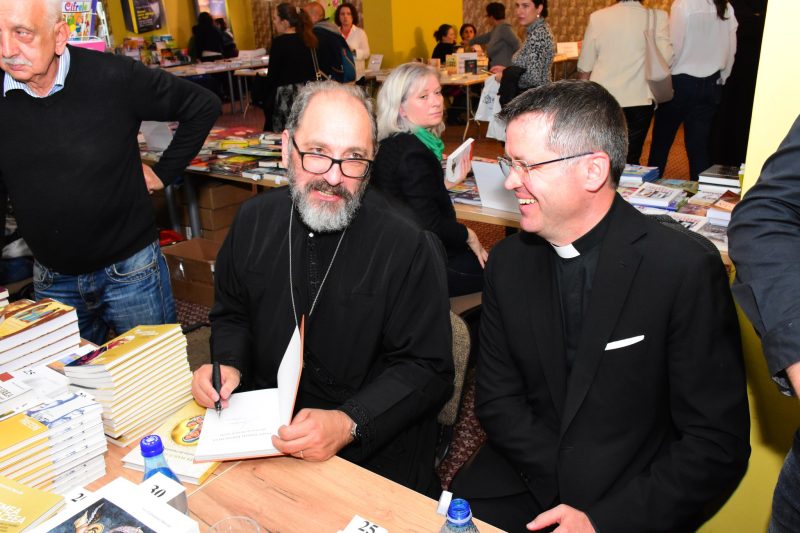 Dialog sub semnul spiritualității și al ecumenismului cu Părintele Constantin Necula și Părintele Francisc Doboș, la Salonul Hunedorean al Cărții