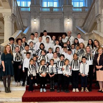 Senatoarea Lucia Muntean a adus copiii din Bănița în Parlamentul României