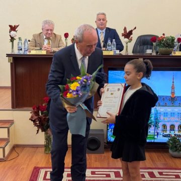 Consiliul Județean Hunedoara a recompensat elevii merituoși care au obținut rezultate școlare și sportive excepționale în anul 2024.