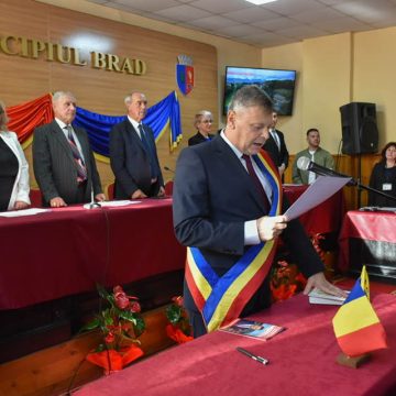 Florin Cazacu și noua echipă de consilieri locali ai municipiului Brad și-au preluat noul mandat