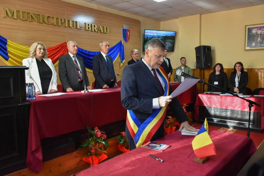 Florin Cazacu și noua echipă de consilieri locali ai municipiului Brad și-au preluat noul mandat