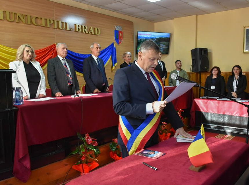 Florin Cazacu și noua echipă de consilieri locali ai municipiului Brad și-au preluat noul mandat