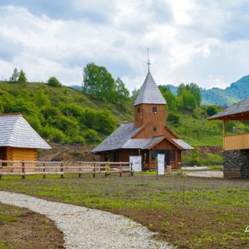 Momârlanii petrileni își dau întâlnire la ”Nedeia de Sânpetru” la Muzeul Satului de la Jieț