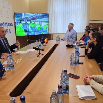 CJH a achiziționat 23 de microbuze electrice pentru elevii din 23 de localități ale județului Hunedoara