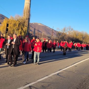 Sute de social-democrați din municipiul Lupeni participanți activi în campania electorală a senatorului Cristian Resmeriță
