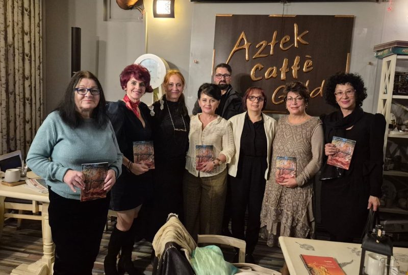 ”Vise de toamnă” pe aripi de poezie, cu Mariana Alexandru & friends, la Aztek Caffe Petroșani