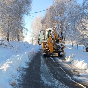 Se circulă în condiții de iarnă pe drumurile județene de altitudine