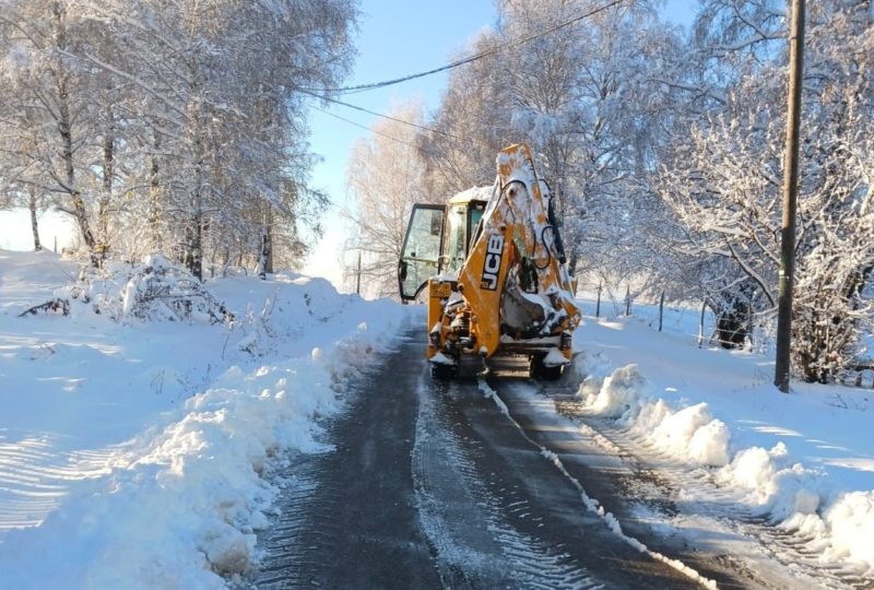 Se circulă în condiții de iarnă pe drumurile județene de altitudine