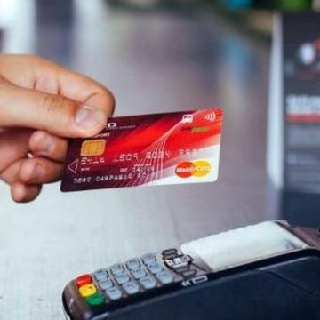 Un proiect de lege adoptat la Parlament elimină bonul fiscal la tranzacțiile cu cardul bancar