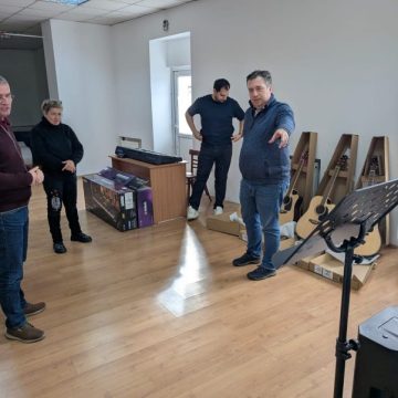 Instrumente muzicale noi pentru copiii de la Clubul Copiilor Valea Jiului
