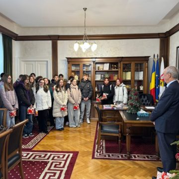 „Asta-i casa cea frumoasă!”, spectacol de colinde în curtea Consiliului județean Hunedoara