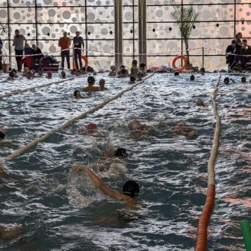 Zece ani încununați de succes la Bazinul didactic de înot „Avram Iancu” din Petroșani