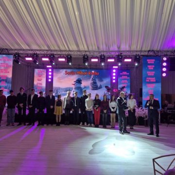 „Poveste de iarnă” scrisă cu generozitate, pasiune și solidaritate de participanții la a VIII-a ediție a balului de caritate al societății civile din Valea Jiului