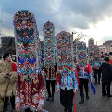 Craii din Petrila colindă sâmbătă, 21 decembrie, la Muzeul Satului de la Jieț