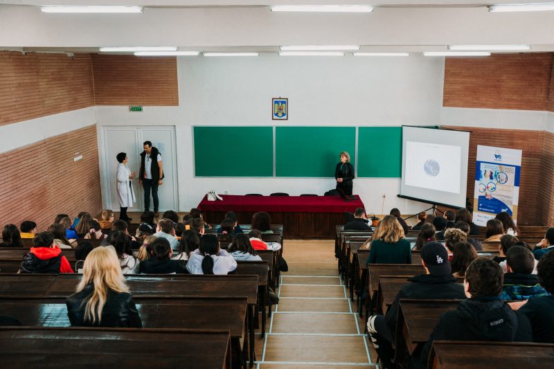 438778001_1175900523800008_9151928780845726773_n Pregătiri pentru prima sesiune de examene a anului universitar 2024-2025 la UPET