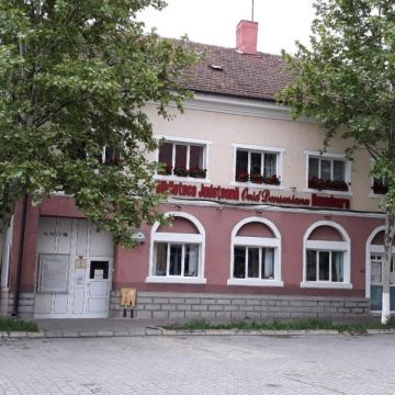 Cursuri gratuite de formatori și ateliere de pictură la Biblioteca Județeană „Ovid Densusianu” Deva