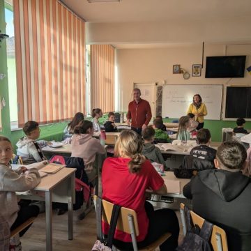 Primarul Tiberiu Iacob Ridzi a marcat Ziua Internațională a Cititului Împreună, la ora de lectură alături de elevii de la Școala gimnazială nr. 7 Petroșani