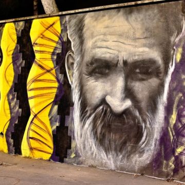 Portretul lui Brâncuși pictat de artistul Paul Șerban în centrul municipiului Vulcan