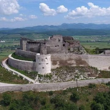 756 de ani de la prima atestare documentară a Cetăţii Devei