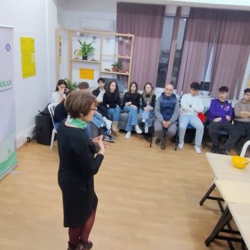 Membri ai cluburilor de robotică din Valea Jiului, invitați de onoare la reuniunea Asociației Mediului de Afaceri Valea Jiului