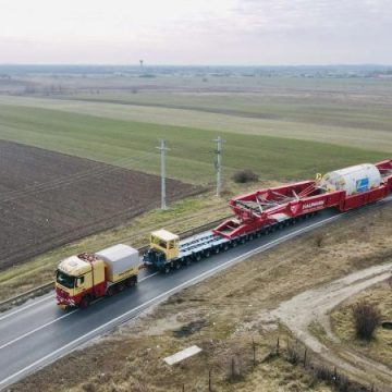 Cel mai mare transport agabaritic care traversează vestul României are ca destinație Termocentrala Mintia-Deva