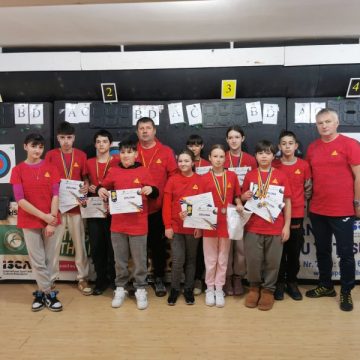 O nouă generație de sportivi din Valea Jiului se remarcă în Campionatul Național de Tir cu Arcul