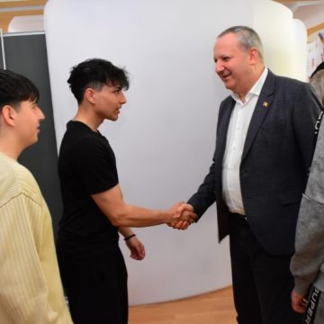 S-au stabilit echipele care merg mai departe în sferturile de finală ale concursului de cultură generală „Citești și câștigi!”