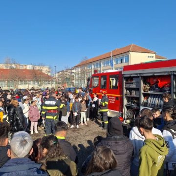 Circa 8000 de participanți la acțiunile organizate de pompierii ISU Hunedoara cu prilejul ”Săptămânii Protecției civile”