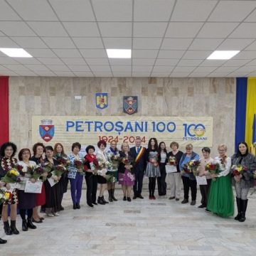 Doamne de poveste ale Petroșaniului, admirate, aplaudate și premiate de autoritățile locale