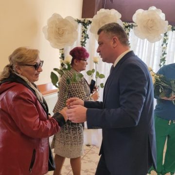 Femeile social-democrate din Lupeni, sărbătorite de colegi și lideri