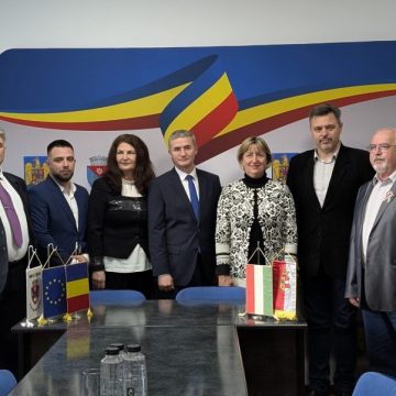 Primarii din Petroșani și Várpalota au semnat programul activităților comune ale orașelor înfrățite pentru anul 2025