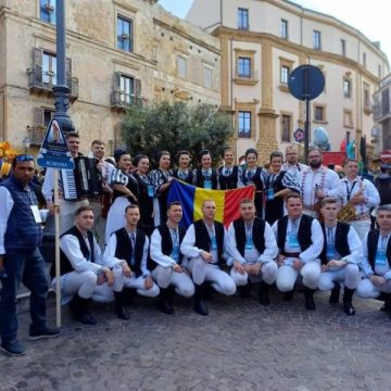 Ansamblul Profesionist „Drăgan Muntean” reprezintă cu cinste România la Festivalul Florilor de Migdal din Sicilia