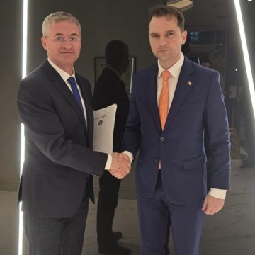 Municipiul Petroșani își va asigura consumul public de energie exclusiv din surse regenerabile