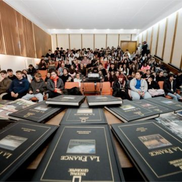 Călătorie prin cultura franceză, de Ziua Internațională a Francofoniei, la Biblioteca județeană „Ovid Densușianu”