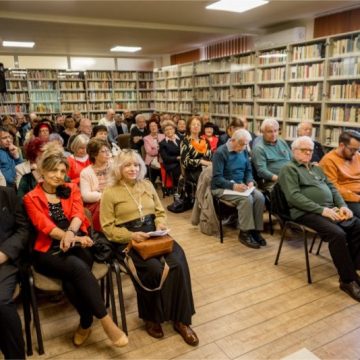 Primăvara poeziei și poezia primăverii, într-un omagiu adus Zilei Internaționale a Poeziei la Biblioteca județeană „Ovid Densușianu”