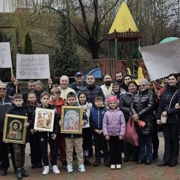 „Marșul pentru viață” în județul Hunedoara: „Fiecare om contează!”