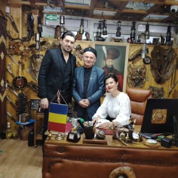 Petrecere pe cinste la ”Casa Amicii” din Uricani cu Olguța Berbec și Remus Novac
