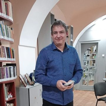 Scriitorul Sorin Micuțiu, realizatorul interviului