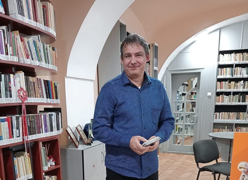 Scriitorul Sorin Micuțiu, realizatorul interviului