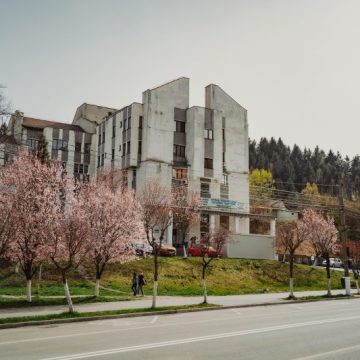 Primarul Lucian Resmeriță a semnat contractele de achiziție pentru 9 din cele 10 loturi de echipamente medicale pentru dotarea Spitalului Municipal Lupeni