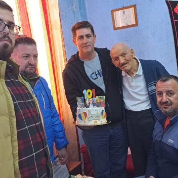 Veteranul de război mr.(r) Tudor Gheorghe din Lupeni sărbătorit la împlinirea a 101 ani